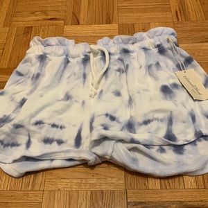 NWT. Universal threads shorts. Medium.